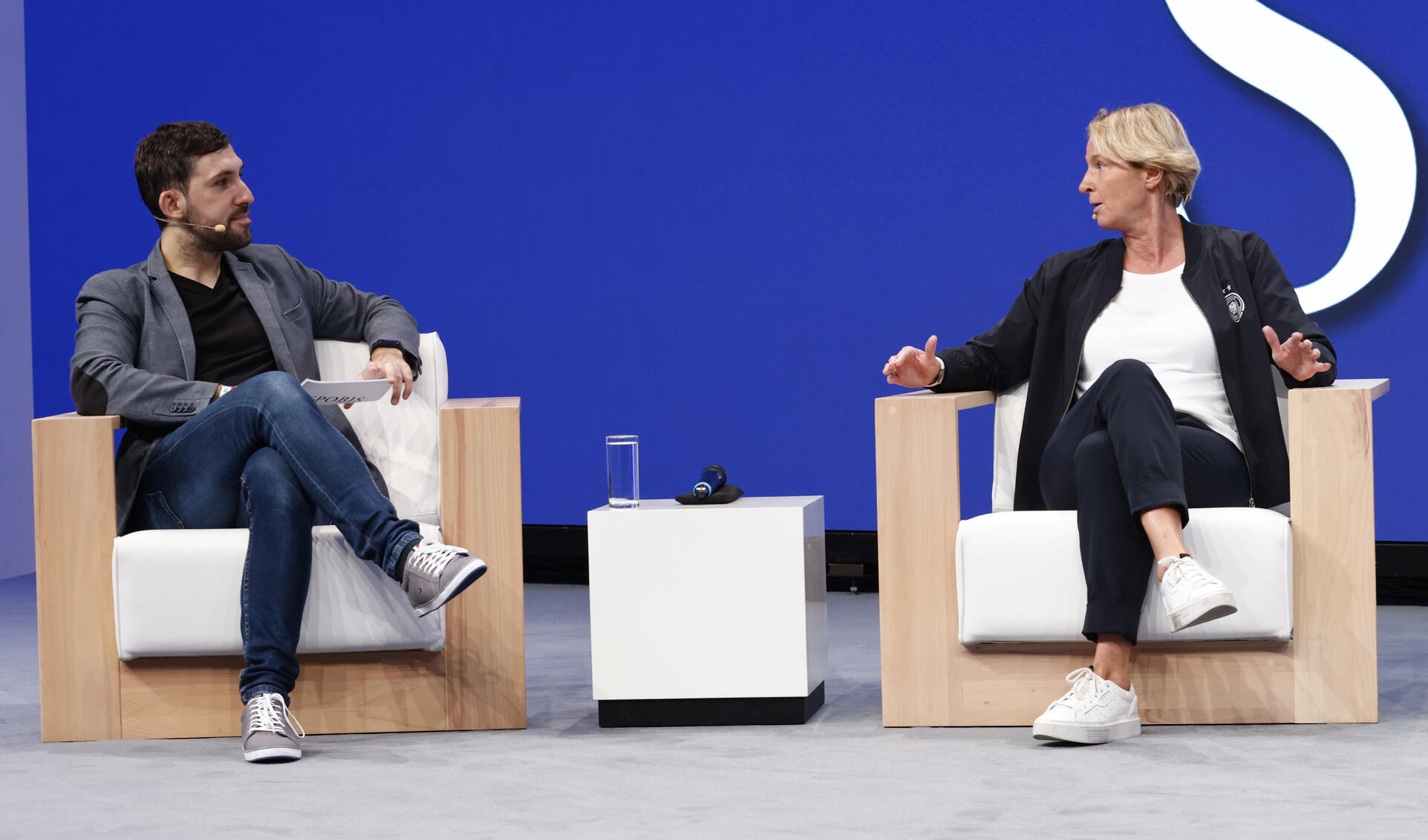 Mit DFB-Nationaltrainerin Martina Voss-Tecklenburg beim SPOBIS 2020